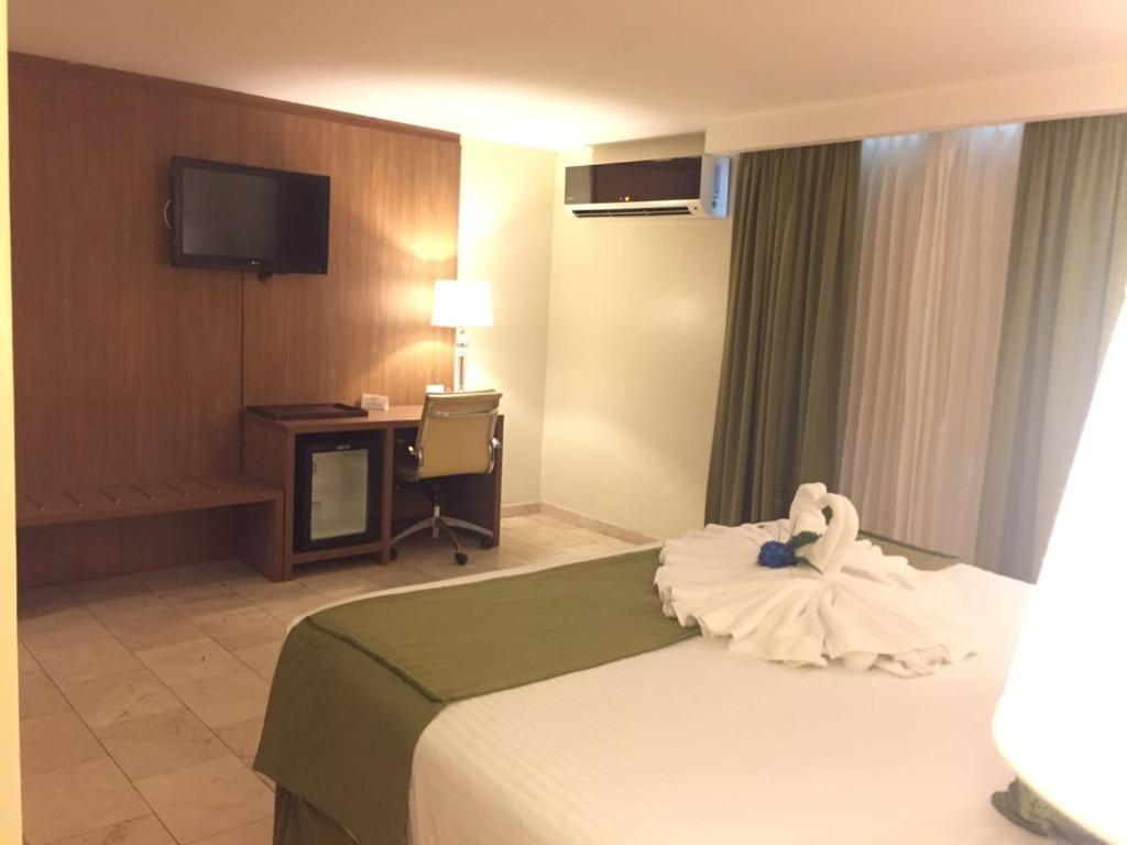 Hotel Suites Ambassador Панама Сити Екстериор снимка