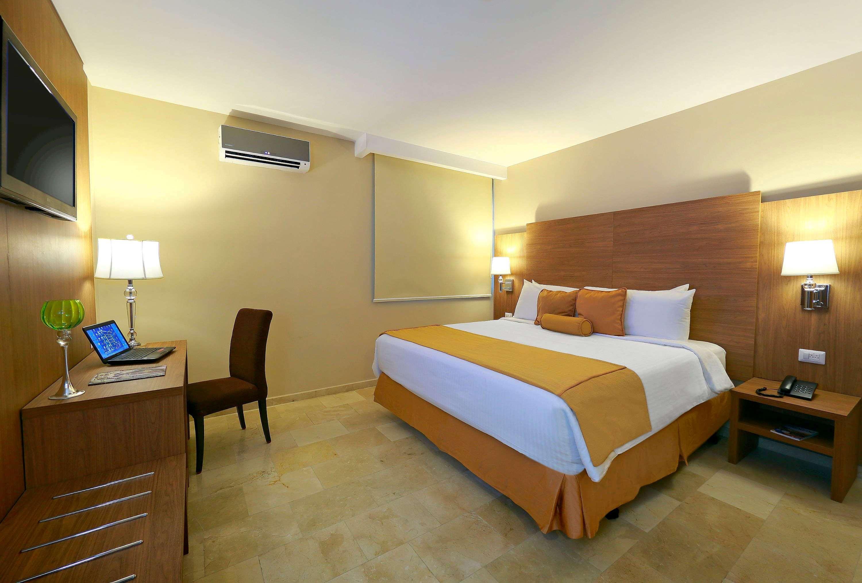 Hotel Suites Ambassador Панама Сити Екстериор снимка