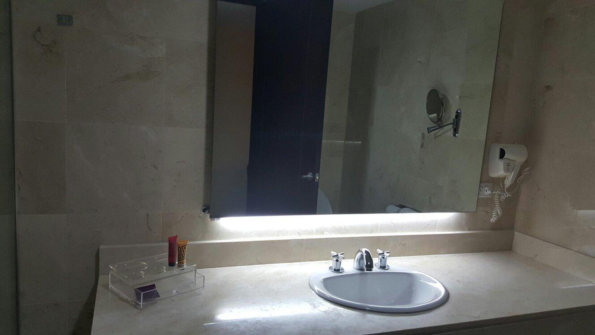 Hotel Suites Ambassador Панама Сити Екстериор снимка