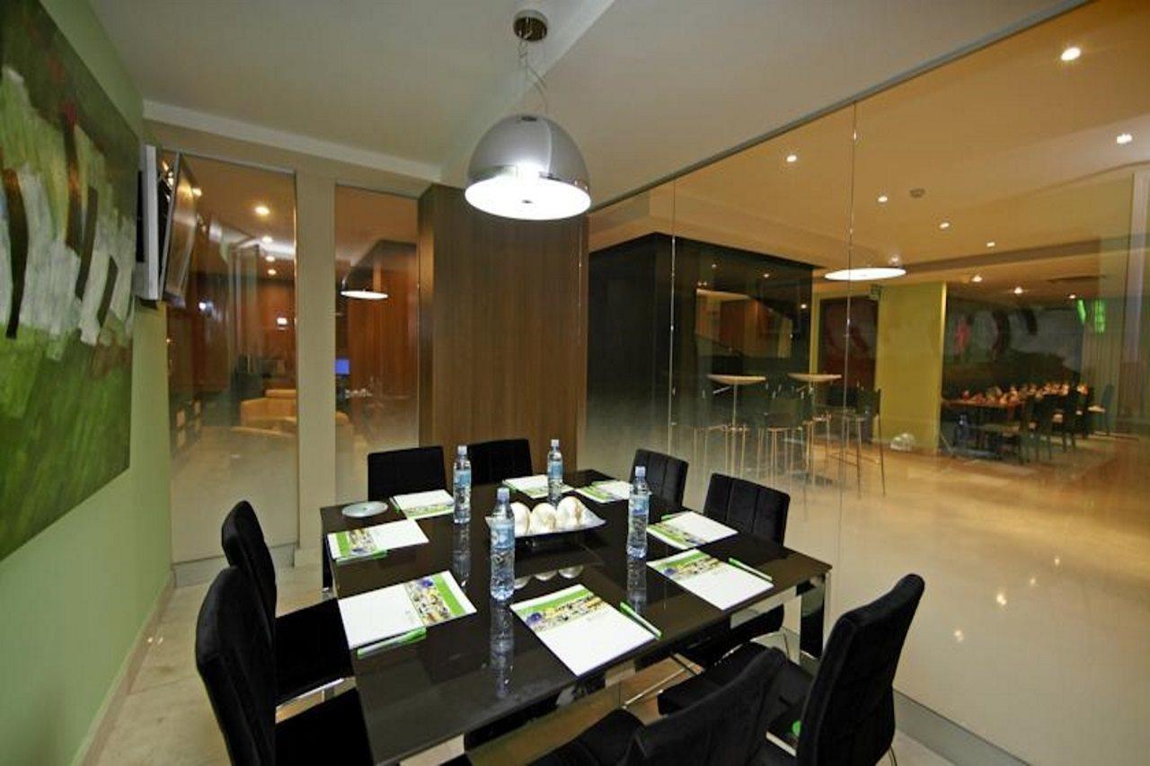 Hotel Suites Ambassador Панама Сити Екстериор снимка