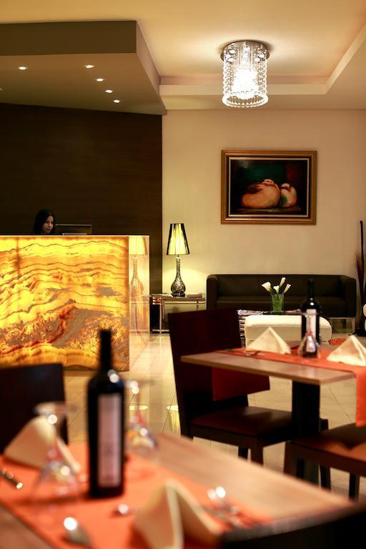 Hotel Suites Ambassador Панама Сити Екстериор снимка