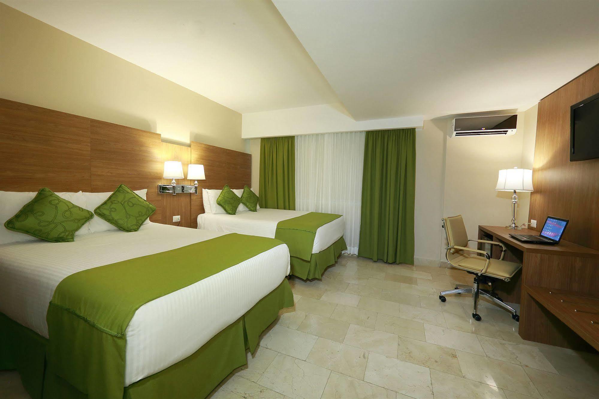 Hotel Suites Ambassador Панама Сити Екстериор снимка
