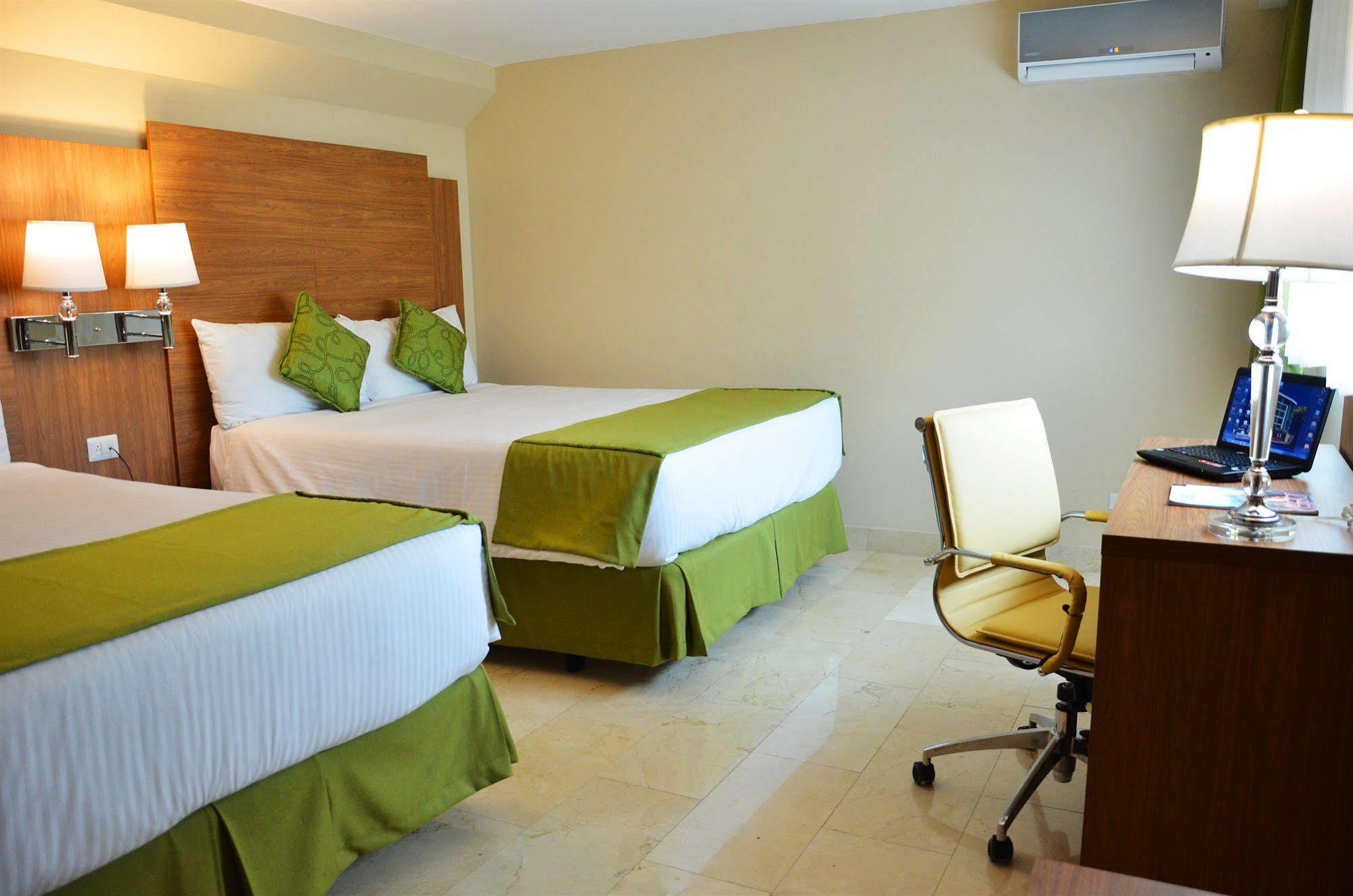 Hotel Suites Ambassador Панама Сити Екстериор снимка