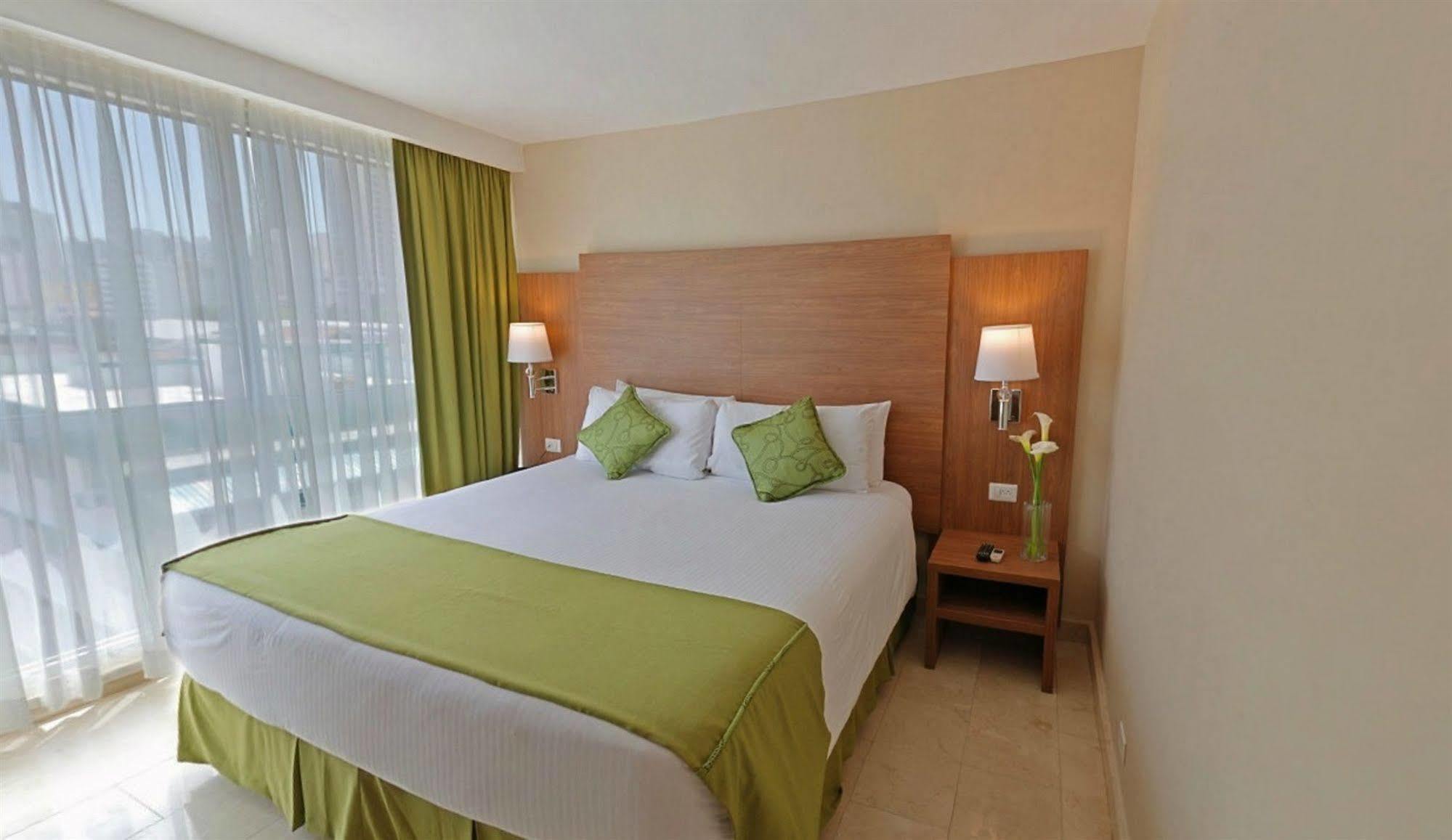 Hotel Suites Ambassador Панама Сити Екстериор снимка