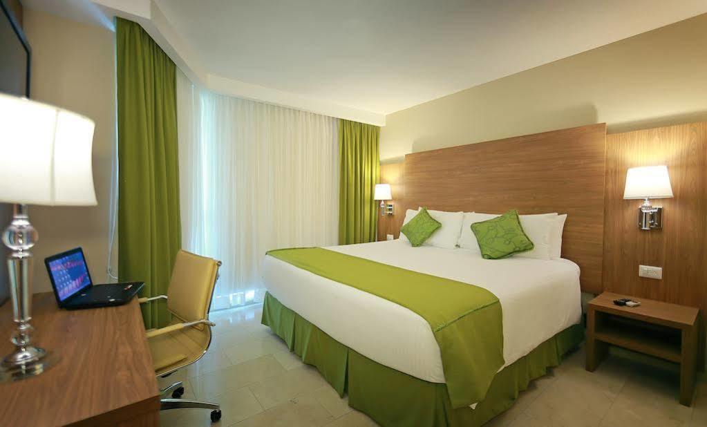 Hotel Suites Ambassador Панама Сити Екстериор снимка